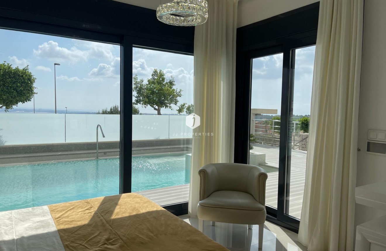 Segunda mano - Villa -
San Miguel de Salinas - Altos De San Miguel