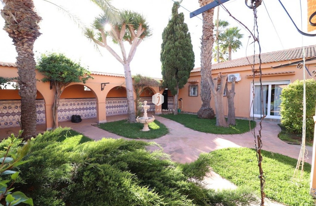 Segunda mano - Villa -
Torrevieja - Costa Blanca