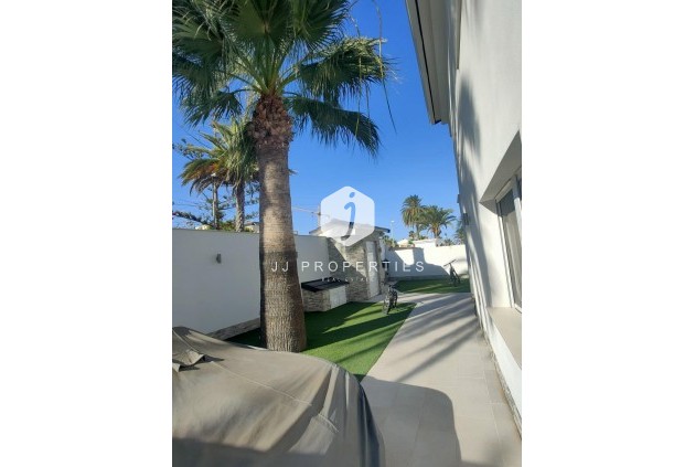 Segunda mano - Villa -
Orihuela Costa - La Zenia