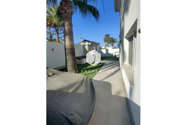 Segunda mano - Villa -
Orihuela Costa - La Zenia