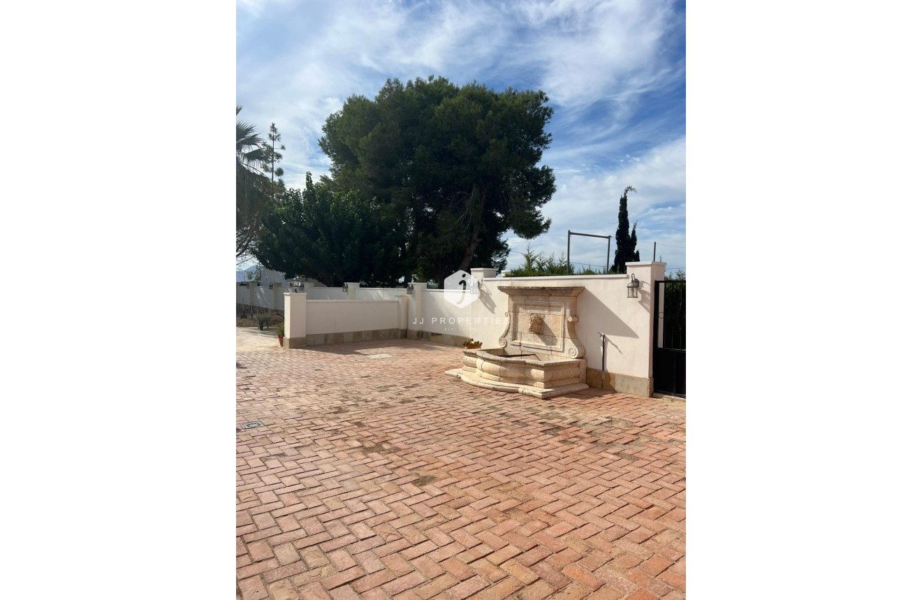 D'occasion - Villa -
Almoradí