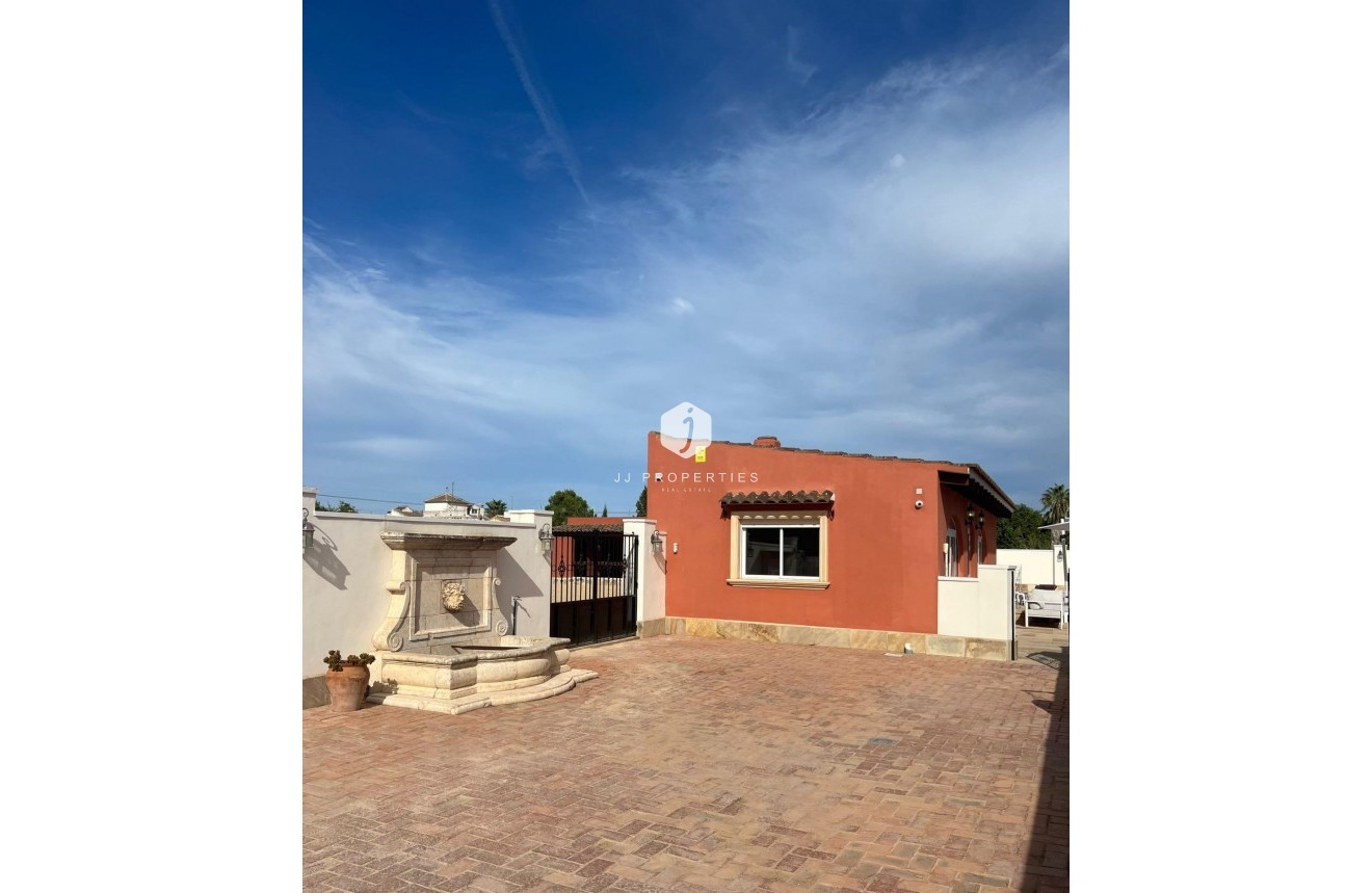 D'occasion - Villa -
Almoradí