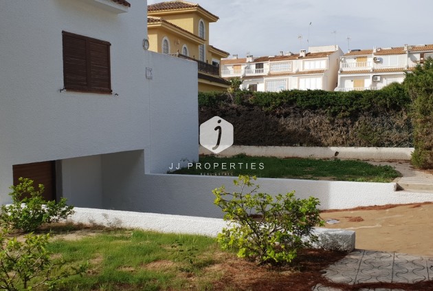 Segunda mano - Villa -
La Zenia - Costa Blanca