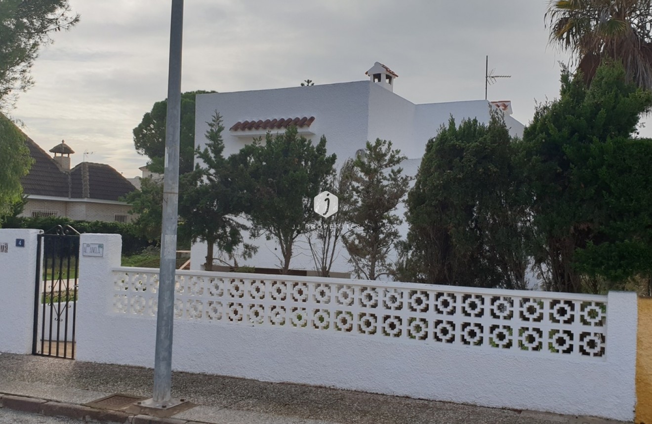 Segunda mano - Villa -
La Zenia - Costa Blanca