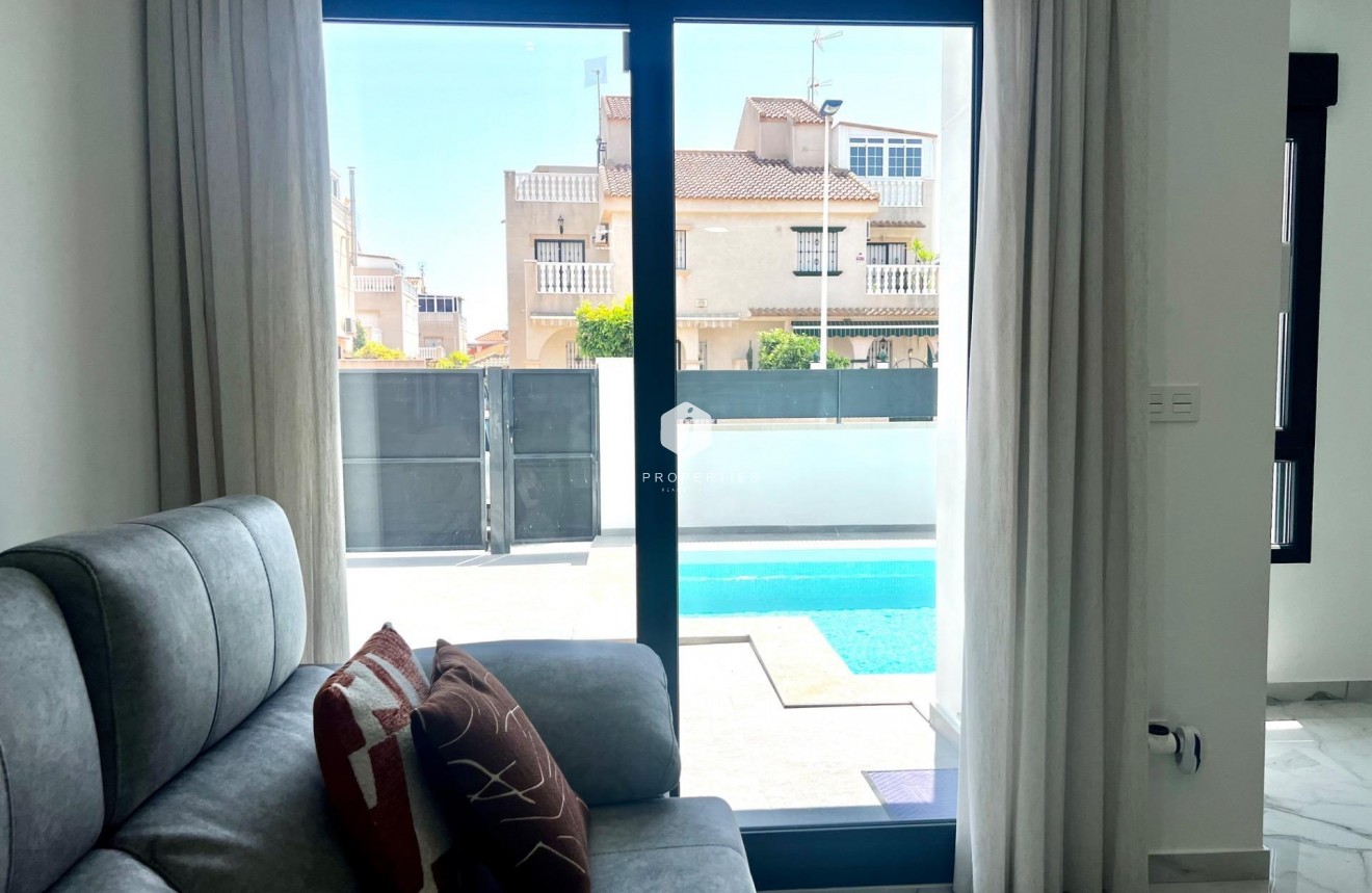 Segunda mano - Villa -
Torrevieja - La Siesta - El Salado - Torreta