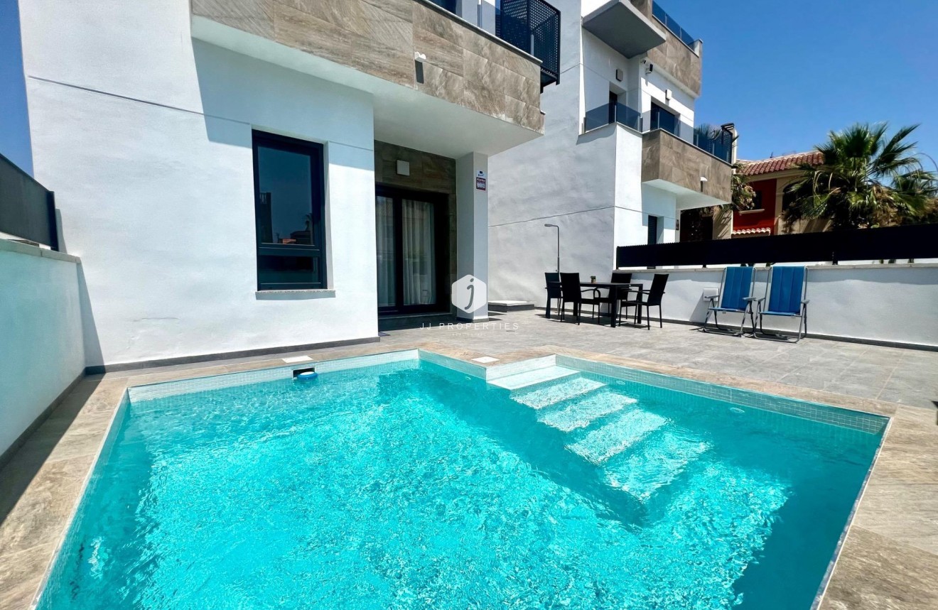 Segunda mano - Villa -
Torrevieja - La Siesta - El Salado - Torreta