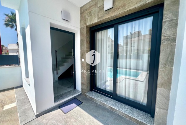 Segunda mano - Villa -
Torrevieja - La Siesta - El Salado - Torreta