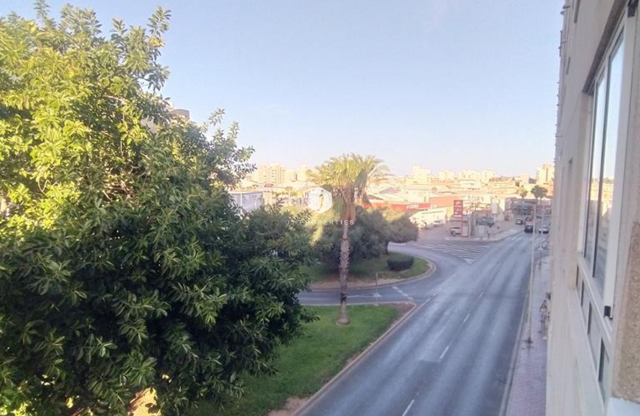 Segunda mano - Apartamento / piso -
Torrevieja - El molino