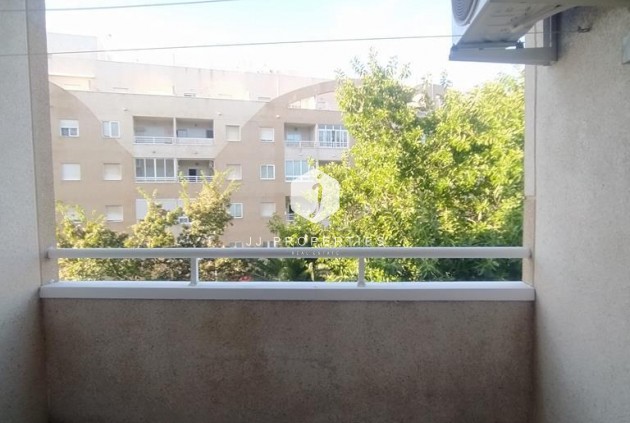 Segunda mano - Apartamento / piso -
Torrevieja - El molino