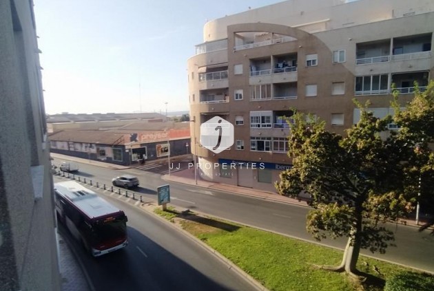 Segunda mano - Apartamento / piso -
Torrevieja - El molino