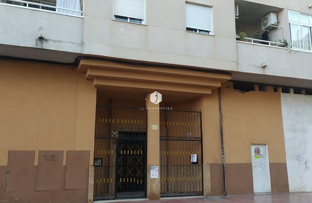 Segunda mano - Apartamento / piso -
Torrevieja - El molino