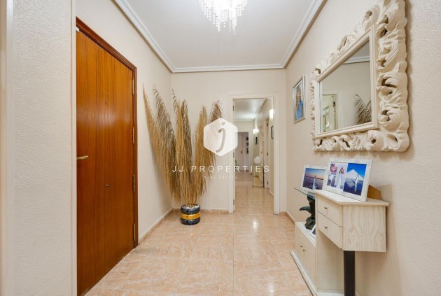 Tweedehands - Appartement / flat -
Torrevieja - Centro