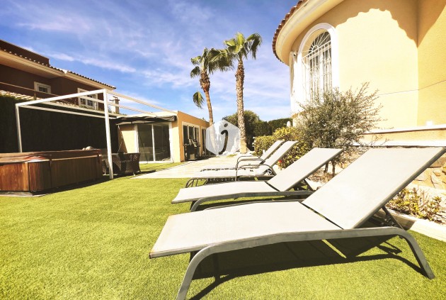 Segunda mano - Villa -
Ciudad Quesada - Costa Blanca