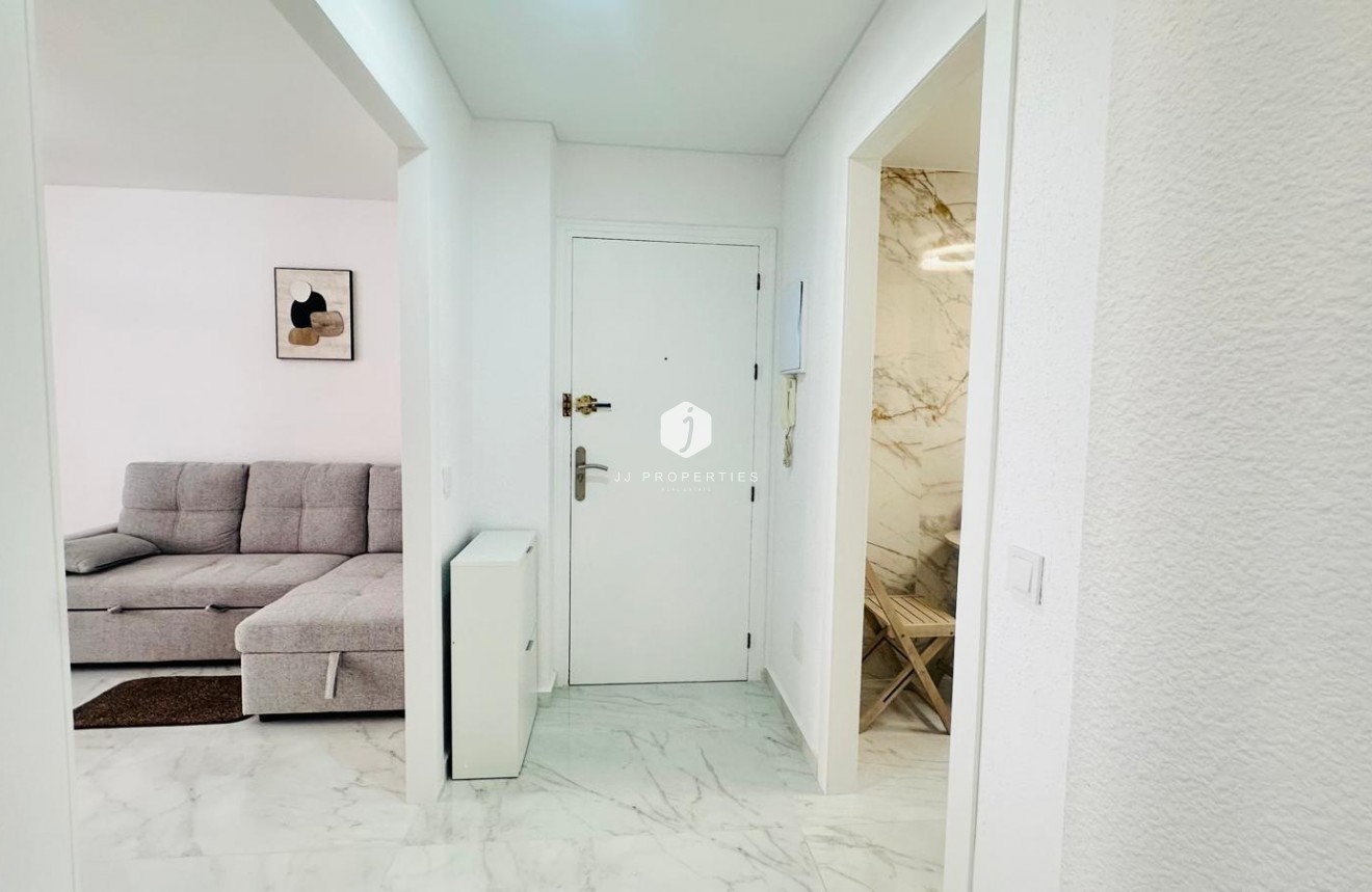 D'occasion - Appartement -
Torrevieja - Playa del Cura