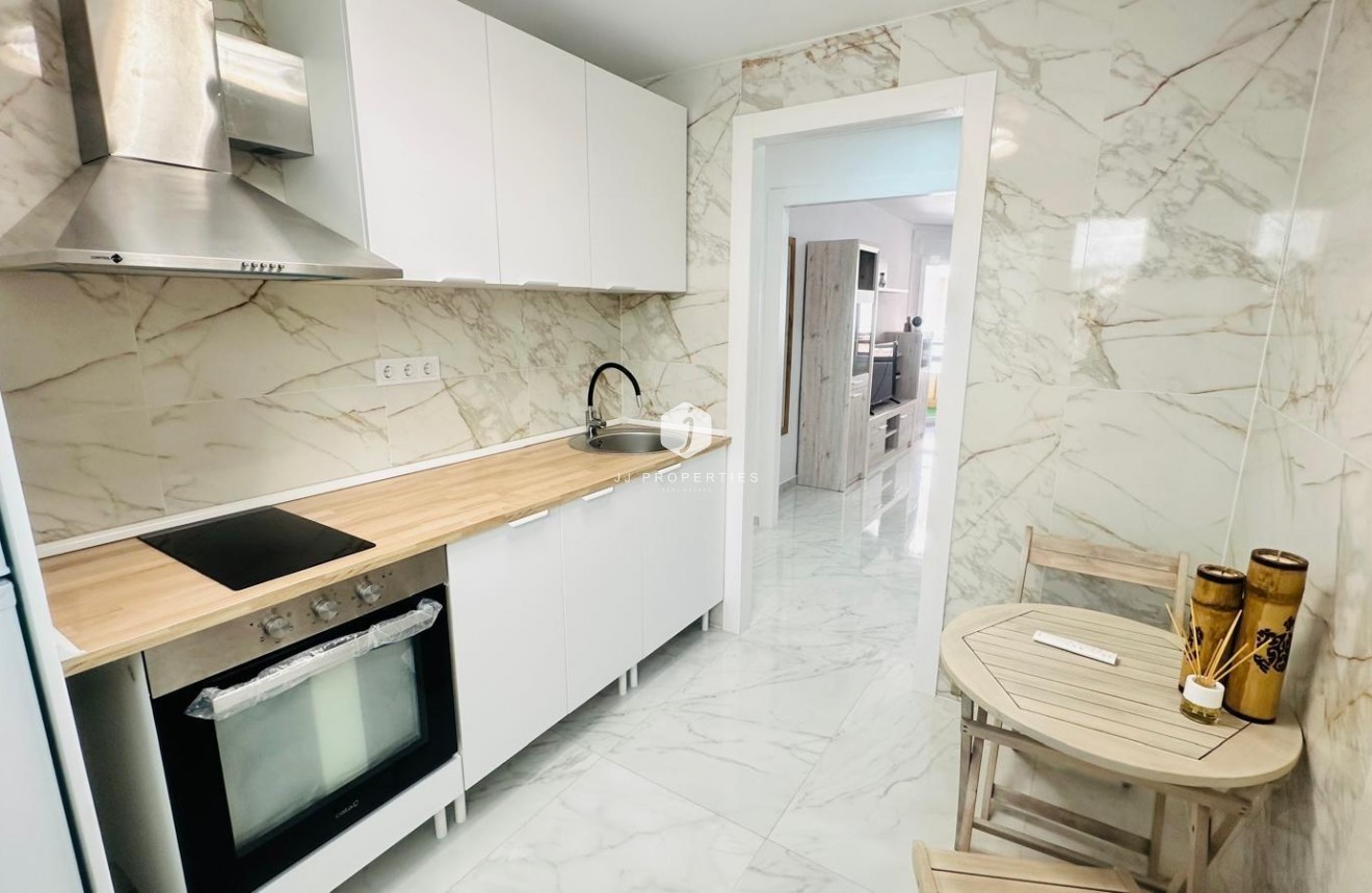 D'occasion - Appartement -
Torrevieja - Playa del Cura