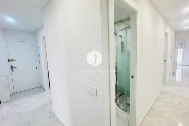 D'occasion - Appartement -
Torrevieja - Playa del Cura