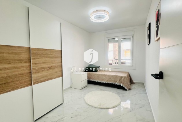 D'occasion - Appartement -
Torrevieja - Playa del Cura