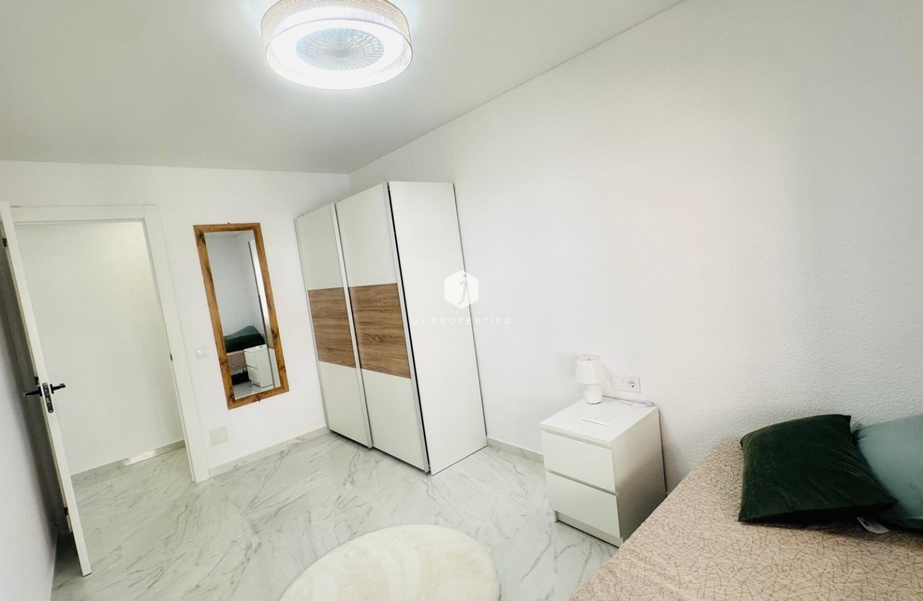 D'occasion - Appartement -
Torrevieja - Playa del Cura