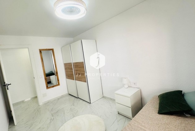 D'occasion - Appartement -
Torrevieja - Playa del Cura