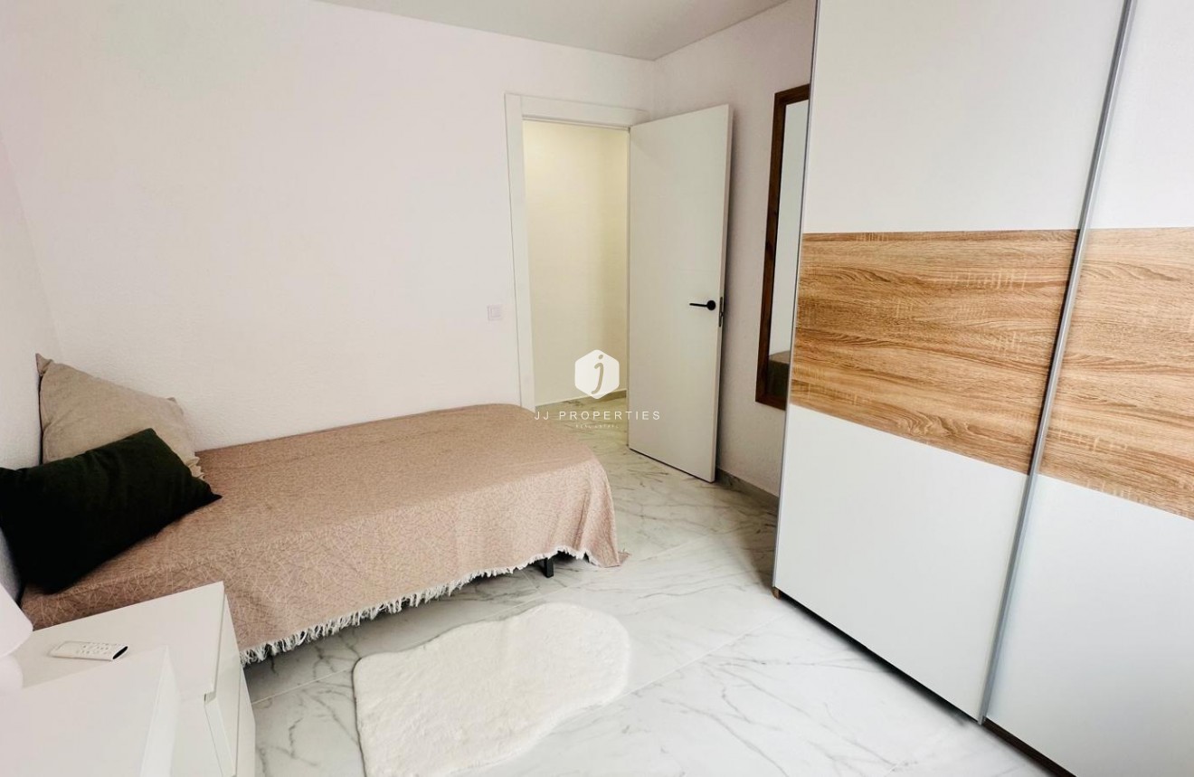 D'occasion - Appartement -
Torrevieja - Playa del Cura