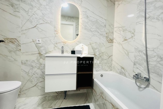 D'occasion - Appartement -
Torrevieja - Playa del Cura