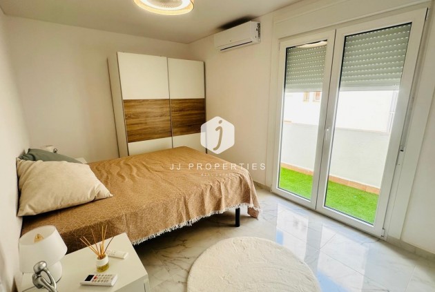 D'occasion - Appartement -
Torrevieja - Playa del Cura
