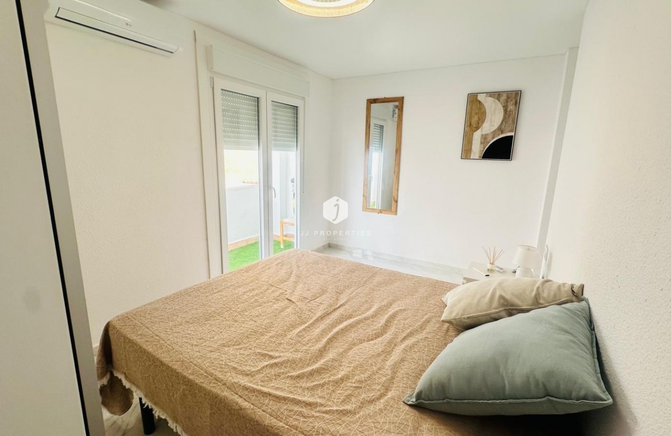 D'occasion - Appartement -
Torrevieja - Playa del Cura