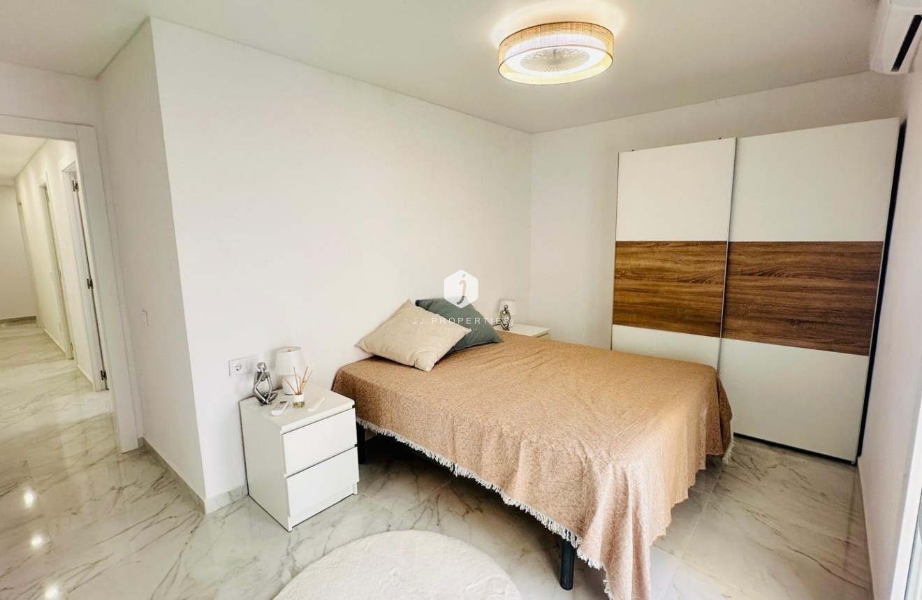 D'occasion - Appartement -
Torrevieja - Playa del Cura