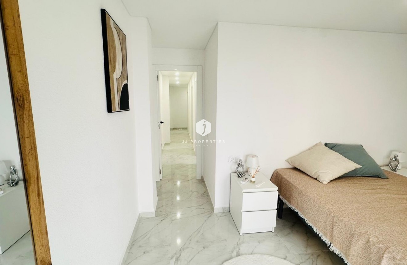 D'occasion - Appartement -
Torrevieja - Playa del Cura