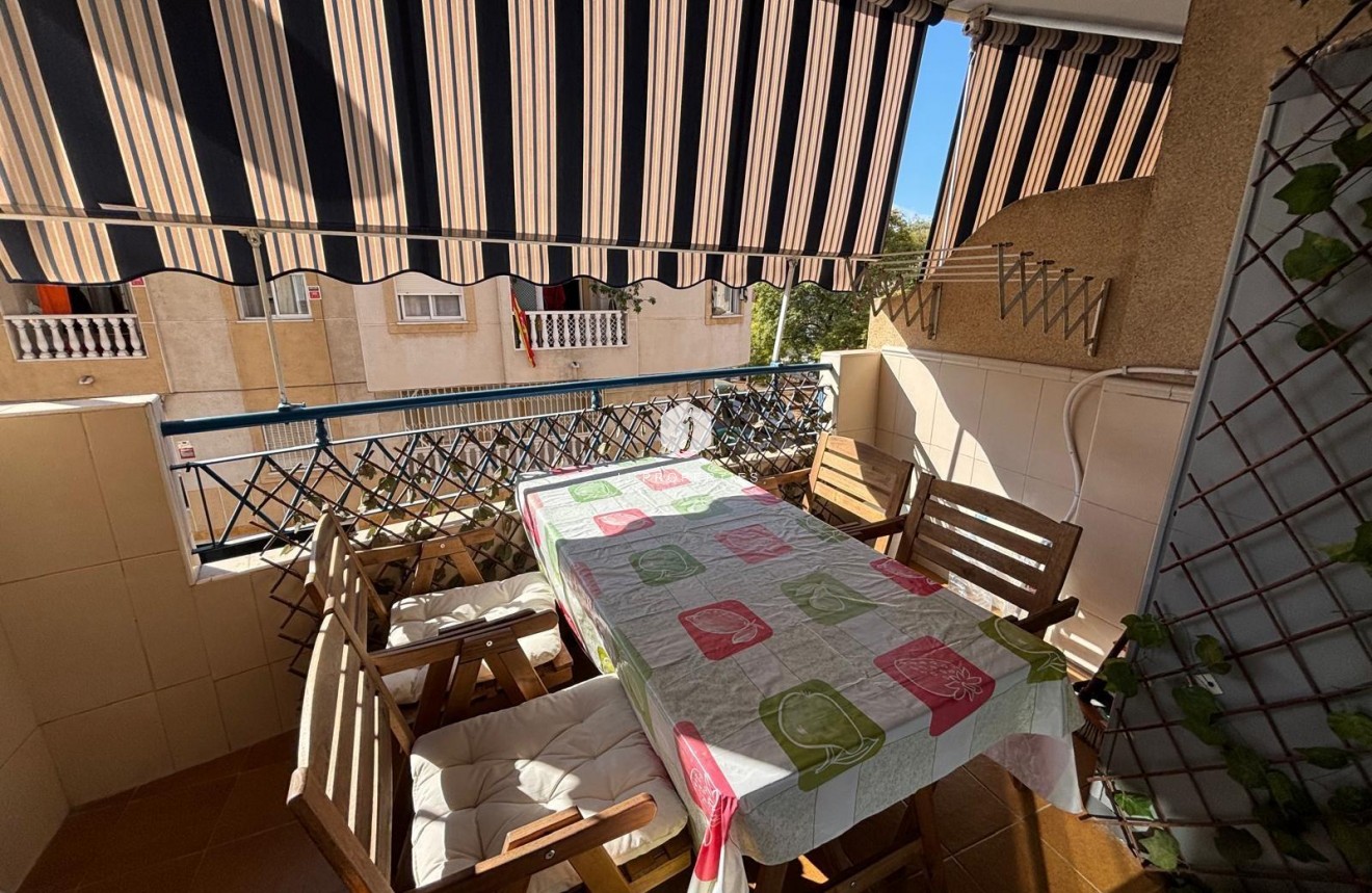 Segunda mano - Apartamento / piso -
Torrevieja - Playa de los Locos