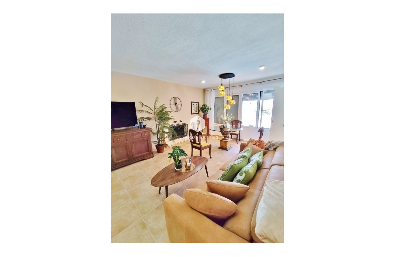 Segunda mano - Villa -
San Miguel de Salinas - Inland