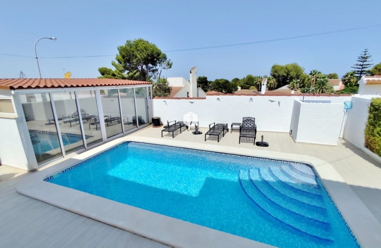 Segunda mano - Villa -
San Miguel de Salinas - Inland