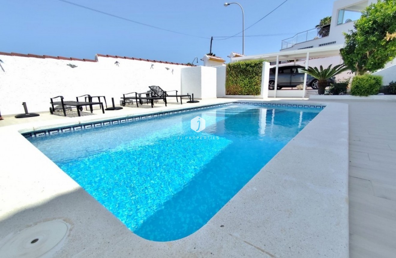 Segunda mano - Villa -
San Miguel de Salinas - Inland