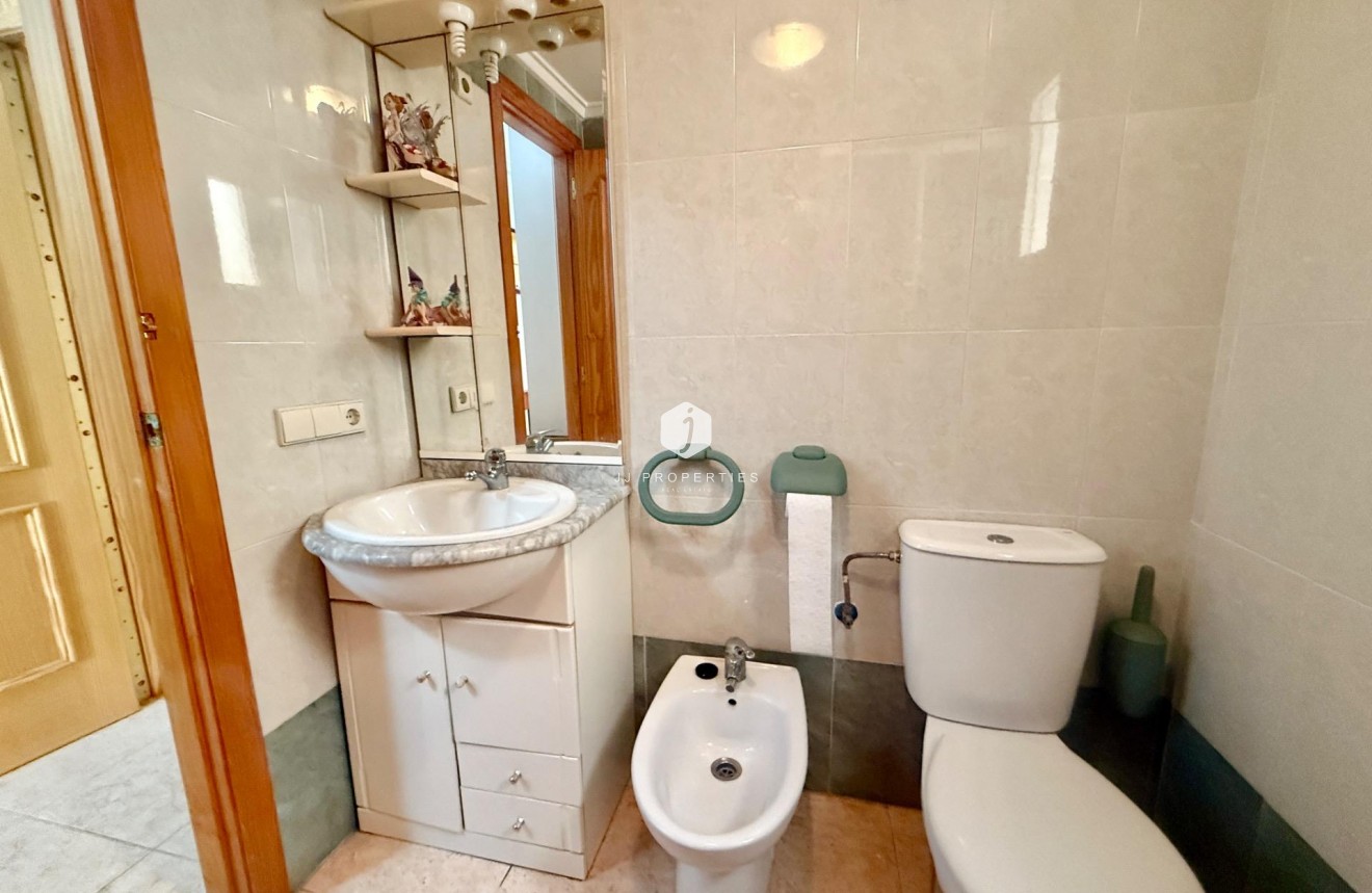 Segunda mano - Apartamento / piso -
Torrevieja - PARQUE DE LAS NACIONES