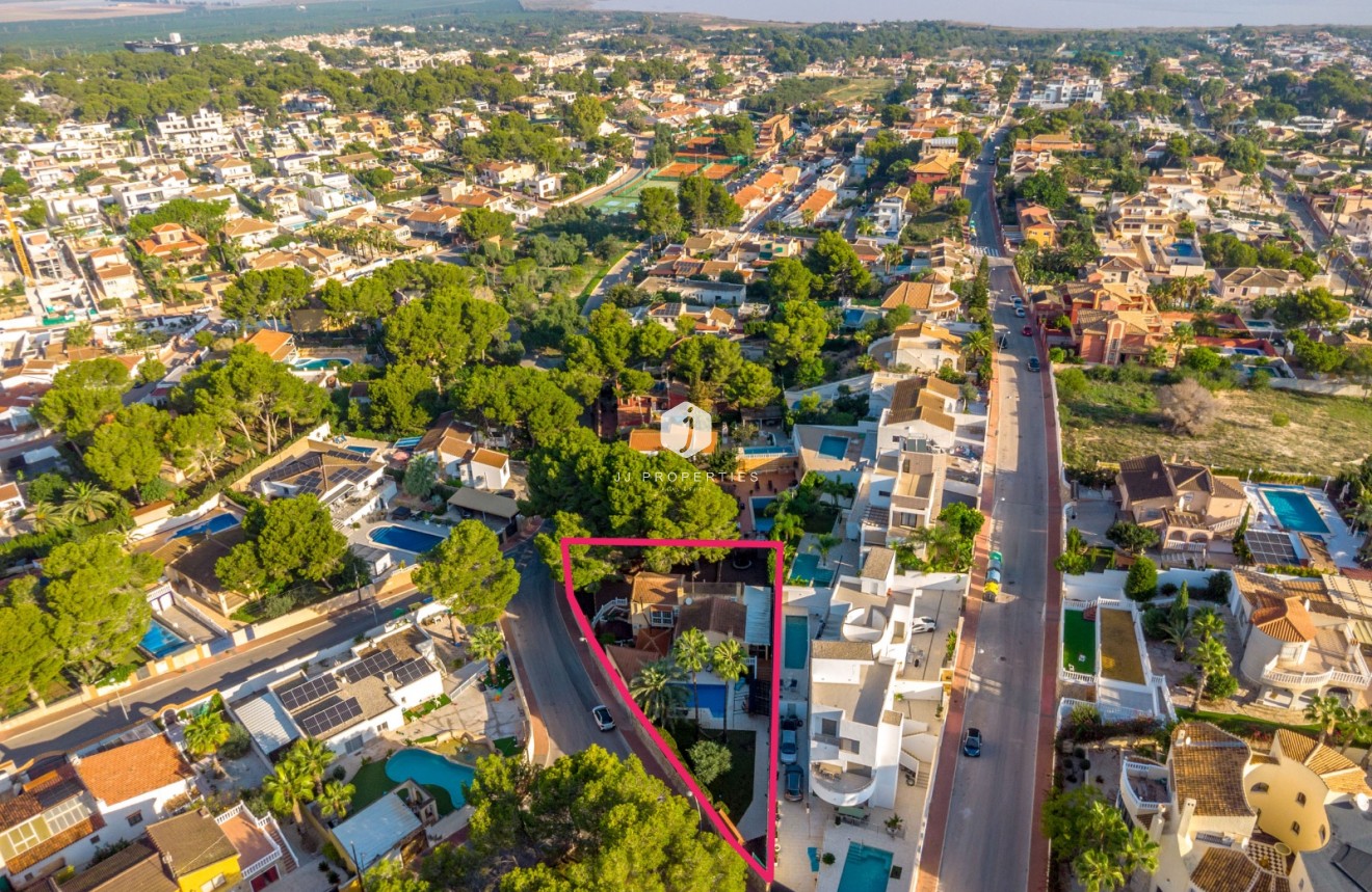 Segunda mano - Chalet -
Torrevieja - Los balcones