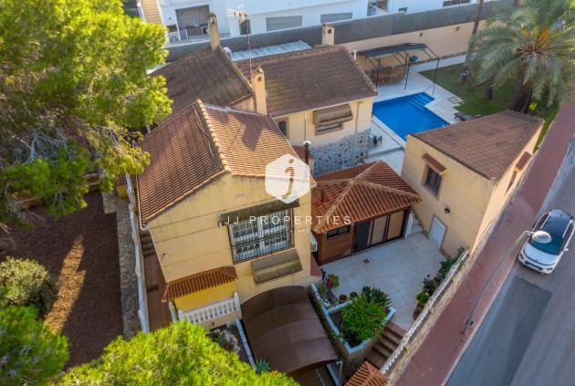 Segunda mano - Chalet -
Torrevieja - Los balcones