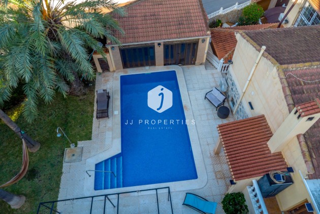 Segunda mano - Chalet -
Torrevieja - Los balcones