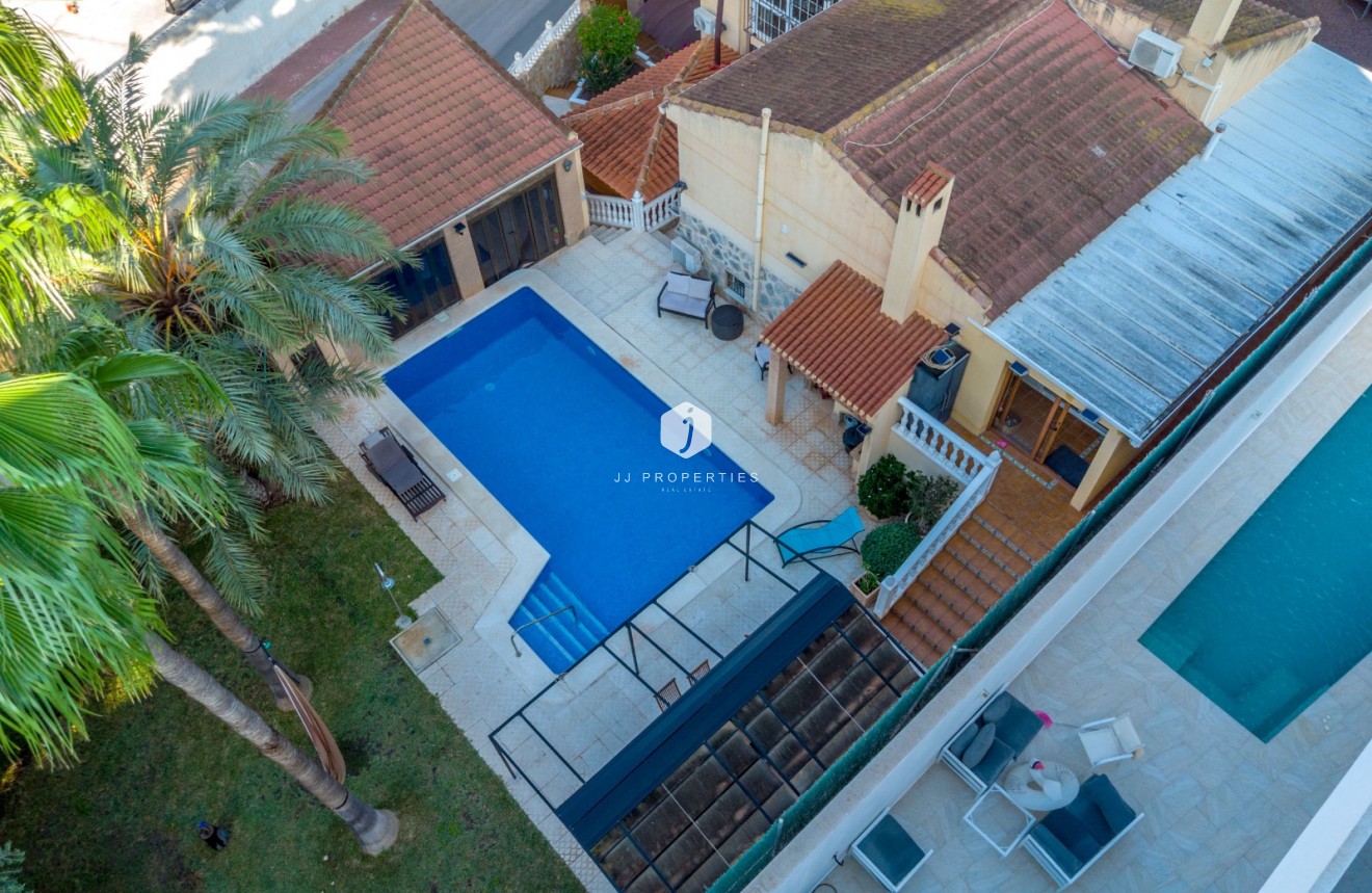 Segunda mano - Chalet -
Torrevieja - Los balcones