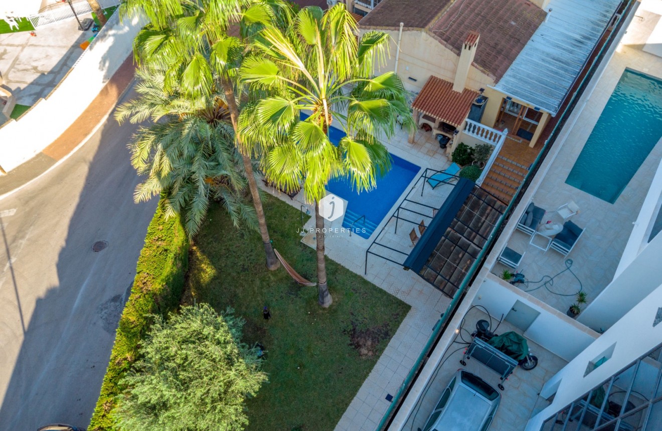 Segunda mano - Chalet -
Torrevieja - Los balcones