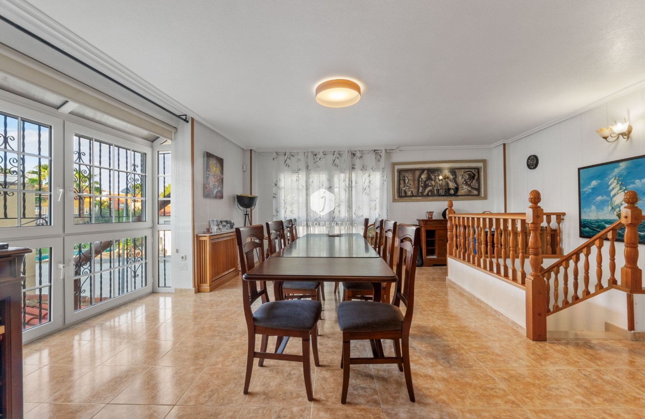 Segunda mano - Chalet -
Torrevieja - Los balcones