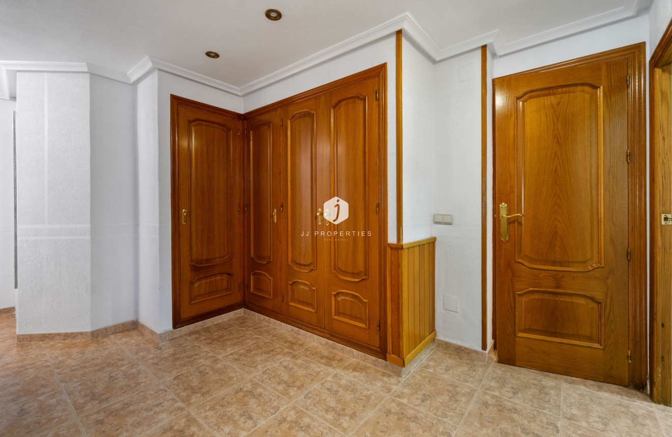 Segunda mano - Chalet -
Torrevieja - Los balcones