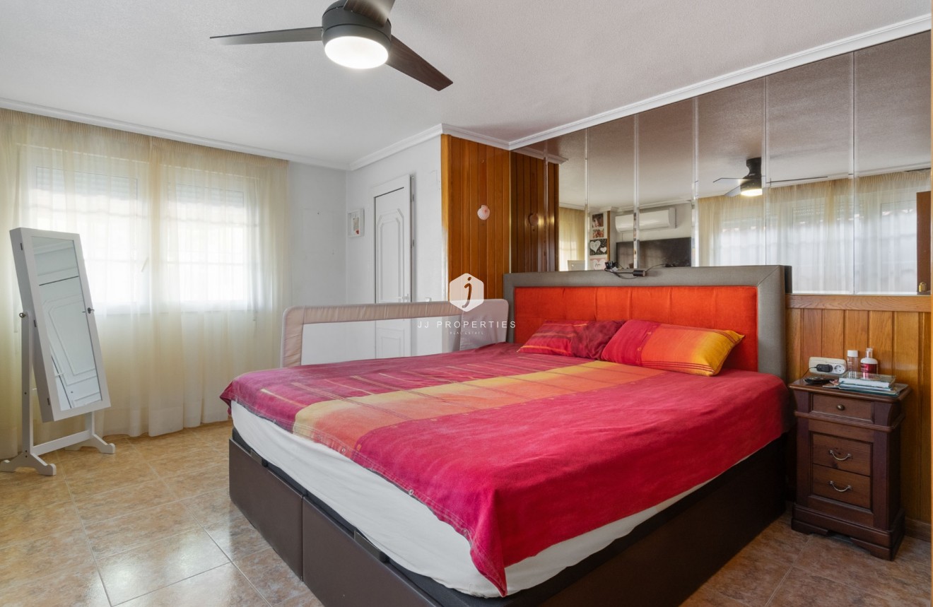 Segunda mano - Chalet -
Torrevieja - Los balcones