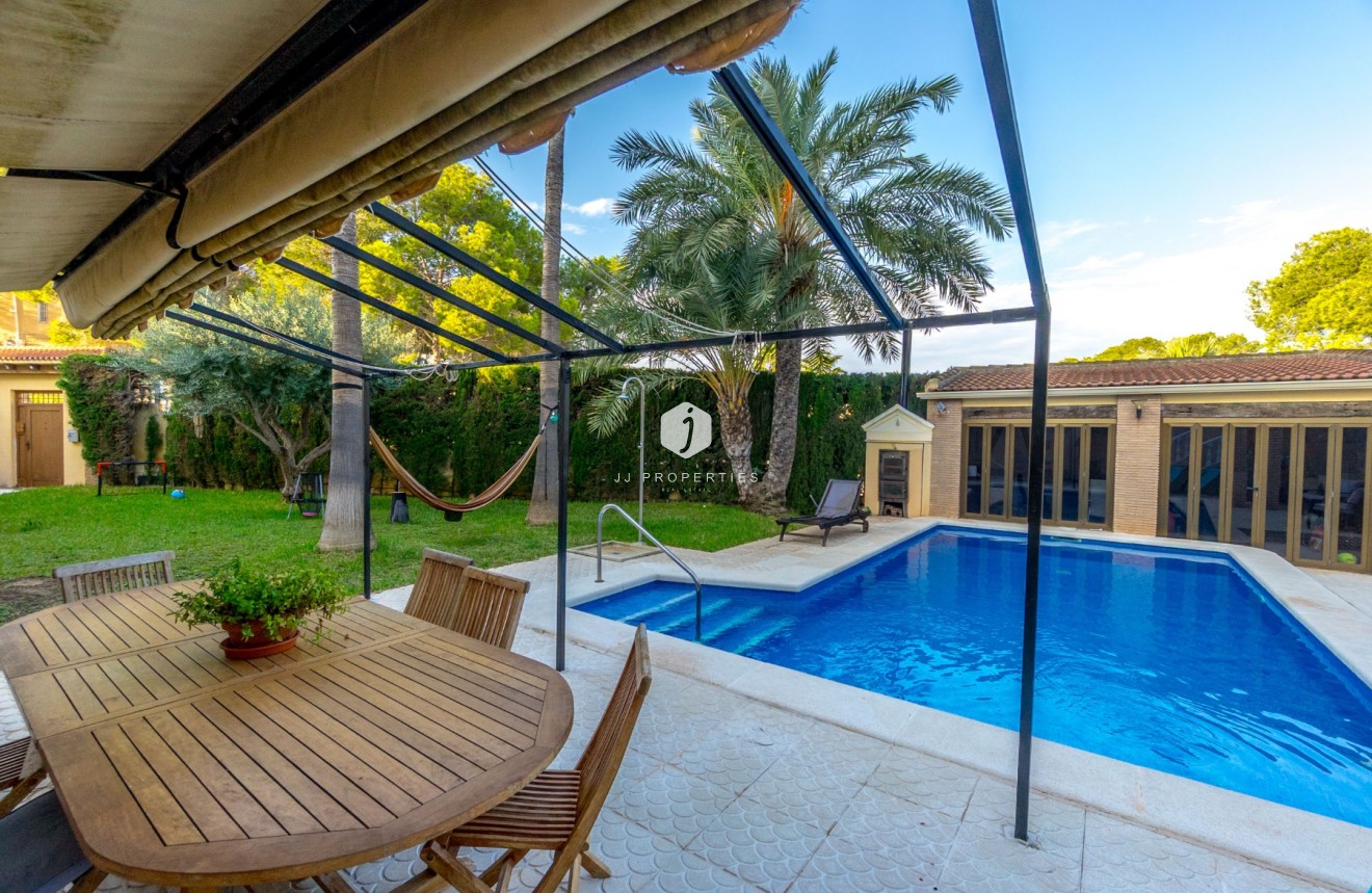 Segunda mano - Chalet -
Torrevieja - Los balcones