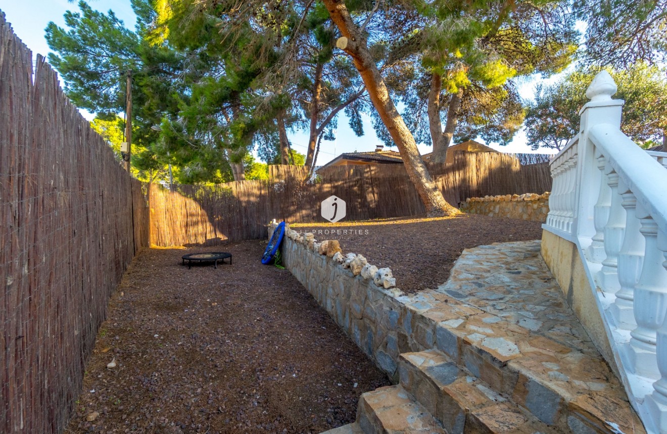 Segunda mano - Chalet -
Torrevieja - Los balcones