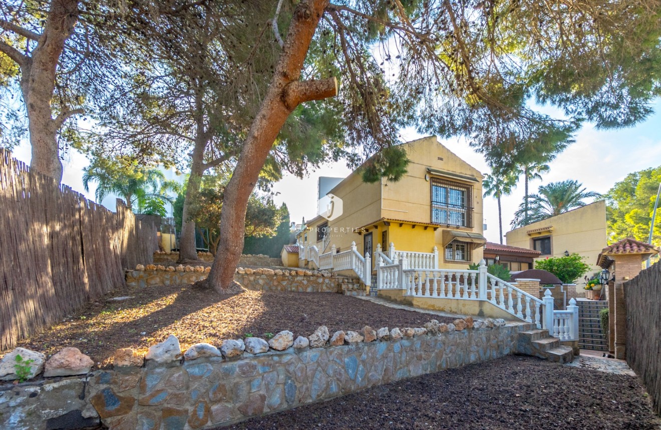 Segunda mano - Chalet -
Torrevieja - Los balcones