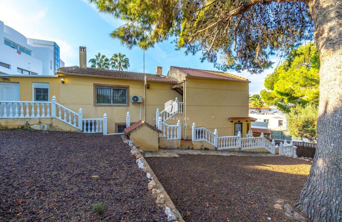 Segunda mano - Chalet -
Torrevieja - Los balcones