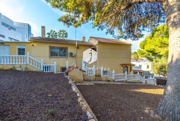 Segunda mano - Chalet -
Torrevieja - Los balcones