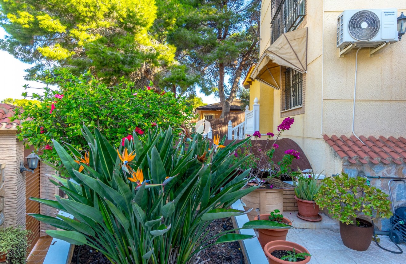 Segunda mano - Chalet -
Torrevieja - Los balcones