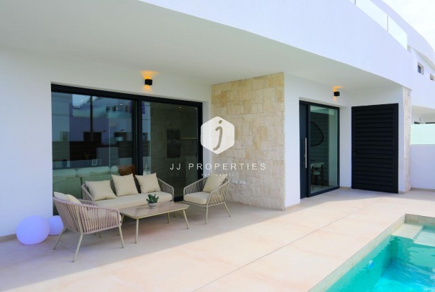 Obra nueva - Chalet -
Dolores - polideportivo