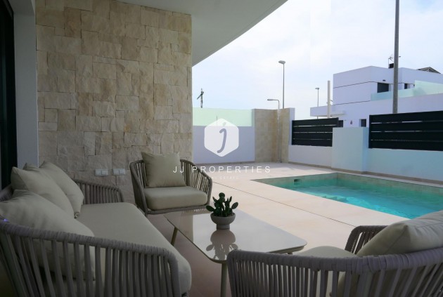 Obra nueva - Chalet -
Dolores - polideportivo